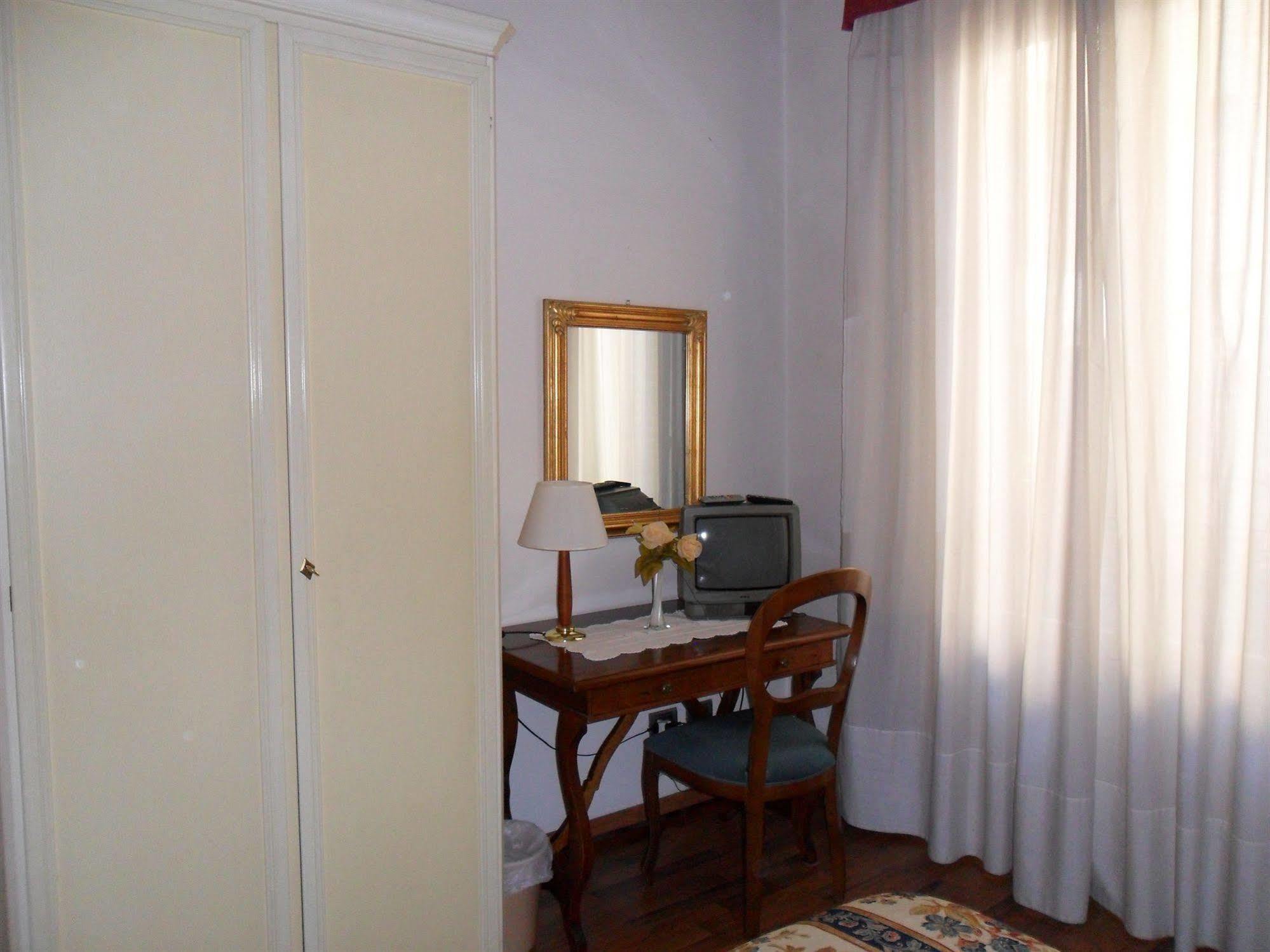Piccolo Hotel Con Access Ztl !!! Nel Centro Storico Di Firenze !!! Bagian luar foto