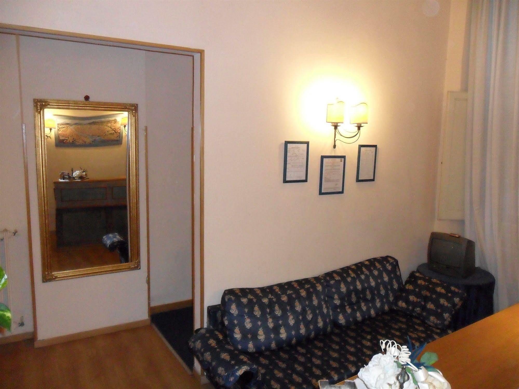 Piccolo Hotel Con Access Ztl !!! Nel Centro Storico Di Firenze !!! Bagian luar foto